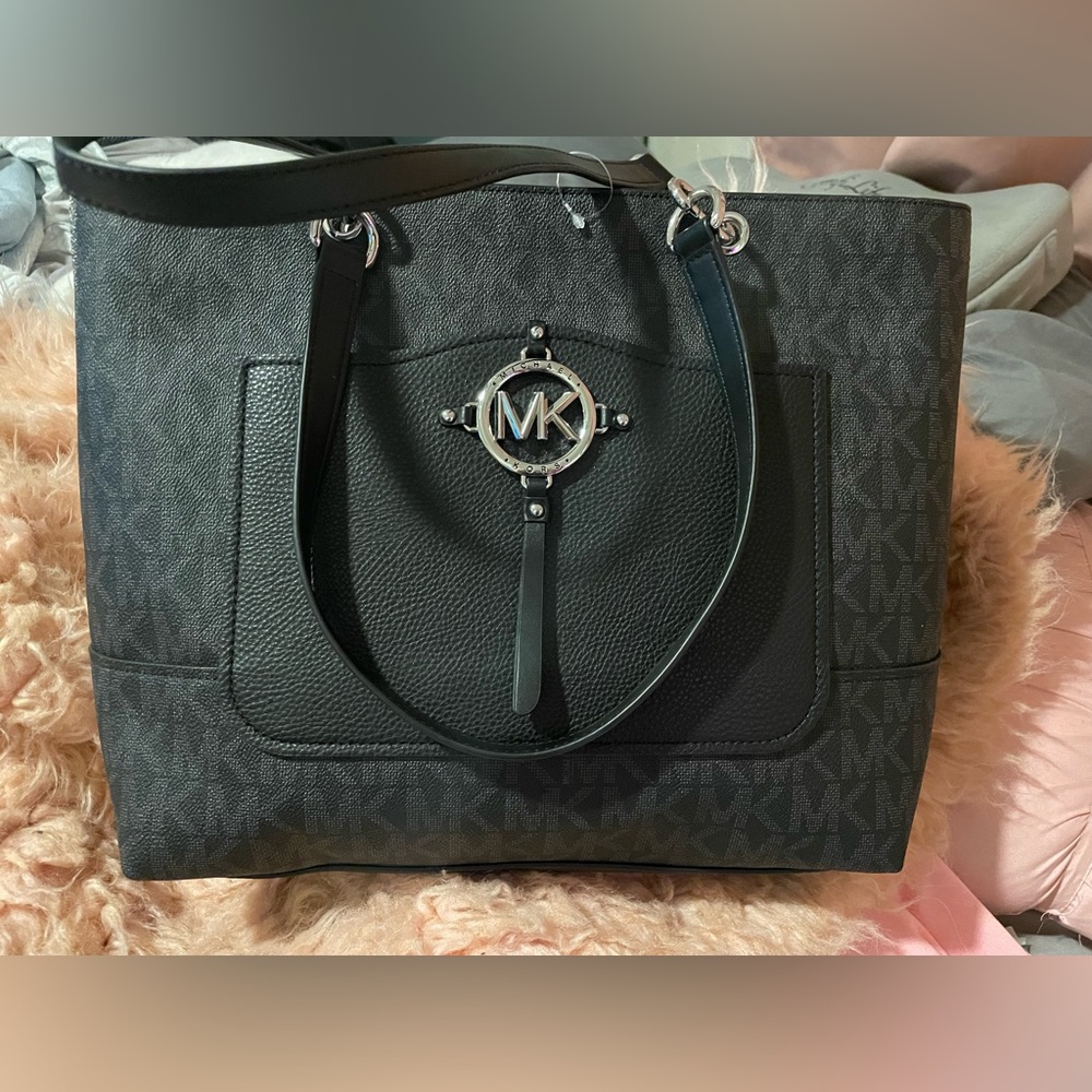COPY - NWT MICHAEL KORS TOTE